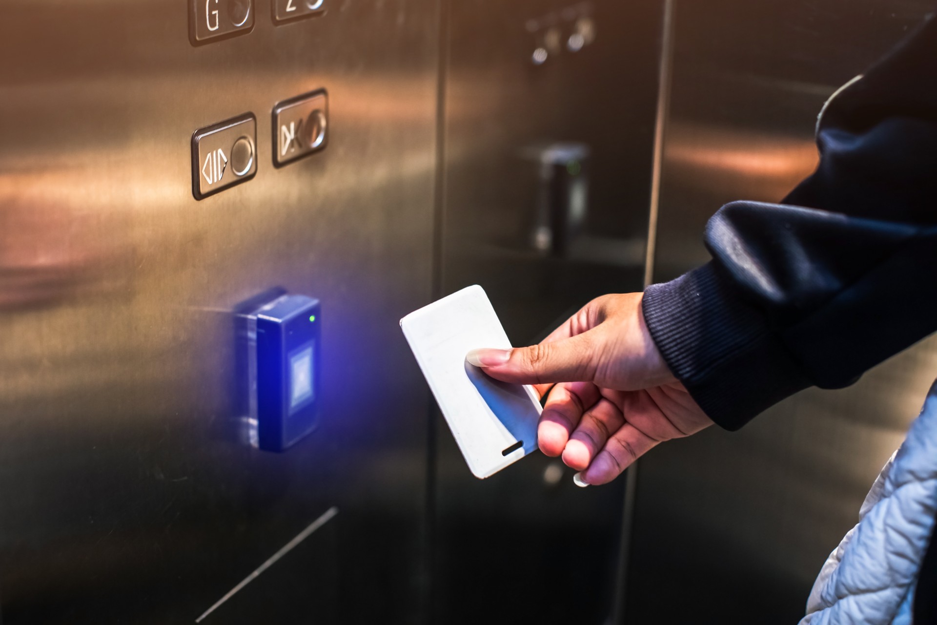Scan the Smart Card at the elevator to specify your destination floor. Security systems in condominiums or office buildings. Passenger lift security.